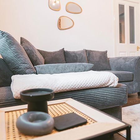 Mideyah Stays - 3 Bed Comfy House Cardiff Luaran gambar