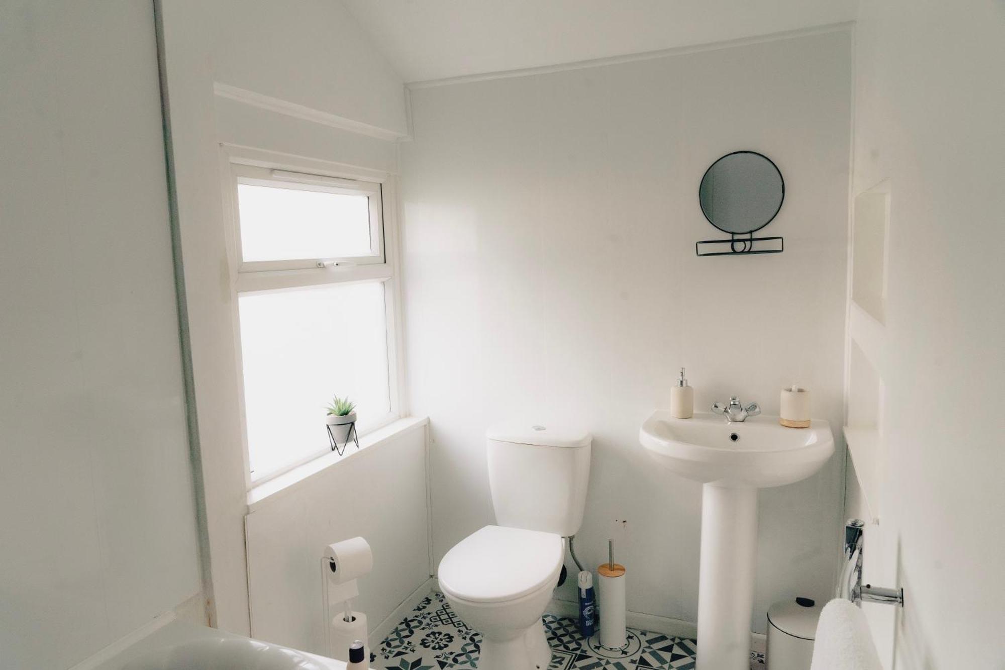 Mideyah Stays - 3 Bed Comfy House Cardiff Luaran gambar