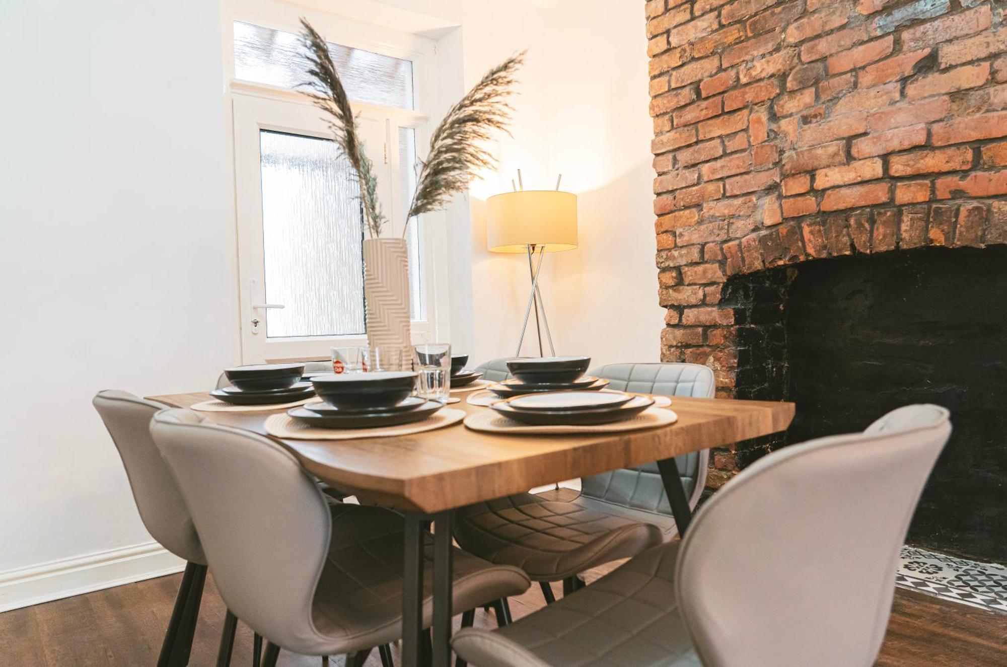 Mideyah Stays - 3 Bed Comfy House Cardiff Luaran gambar