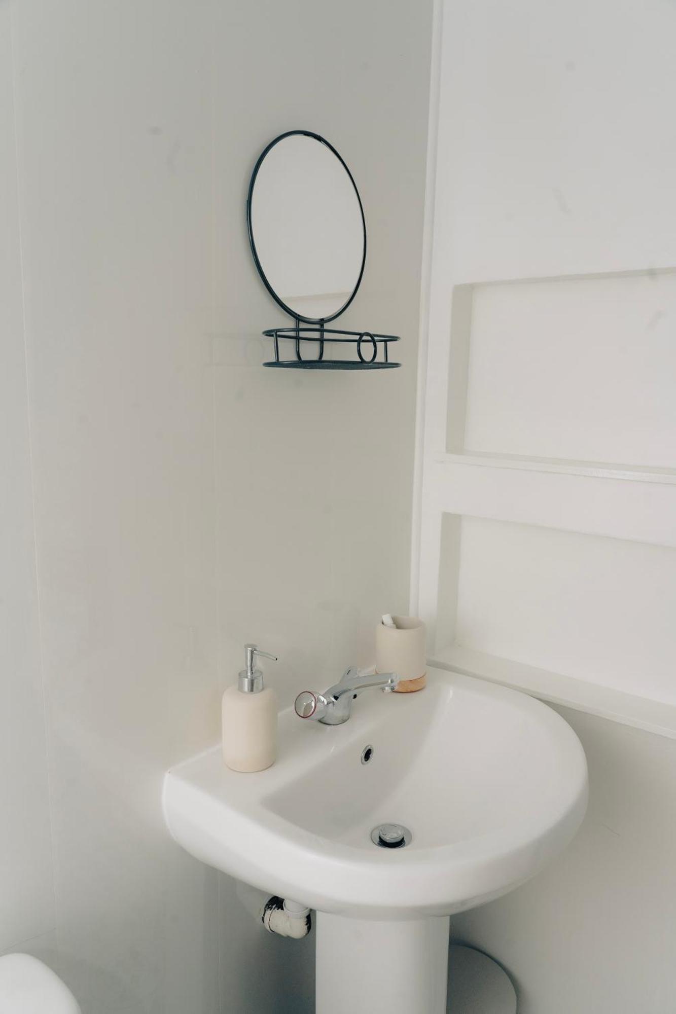 Mideyah Stays - 3 Bed Comfy House Cardiff Luaran gambar